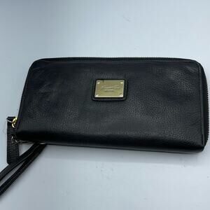Kenneth Cole Black Leather Full Zip Wallet Gold Hardware Classic Womens